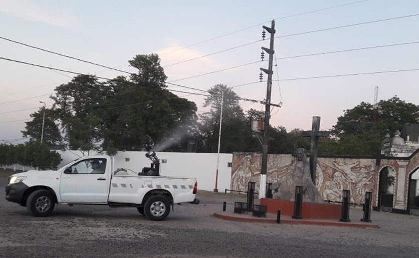 Eliminando los criaderos de las casas evitamos que el insecto se reproduzca y prolifere