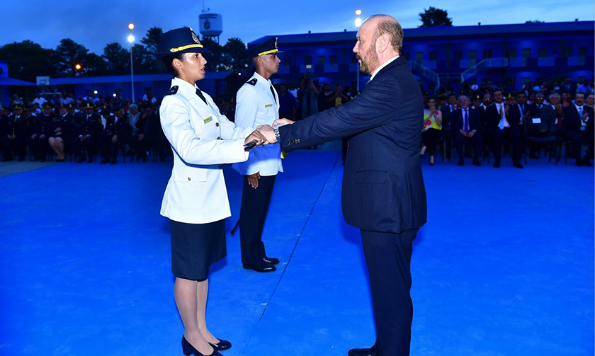 Insfrán presidió incorporación de nuevos oficiales policiales