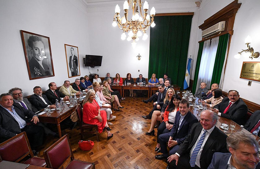 El bloque del Frente de Todos del Senado se reunió con la vicepresidenta electa Cristina Fernández de Kirchner