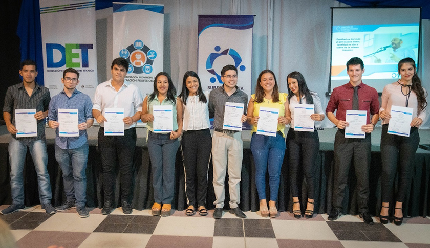 Más de 100 egresados de los cursos de oficios recibieron sus diplomas por la Subsecretaría de Empleo