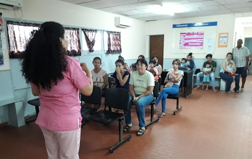 Con charlas educativas acentúan medidas para prevenir el dengue
