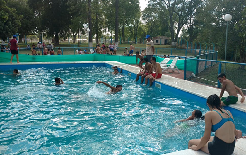 Mayor Villafañe: los vecinos disfrutan de la pileta municipal