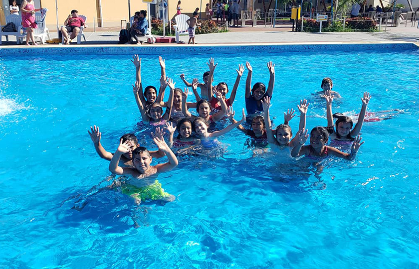 Pese al feriado por carnaval, cientos de niños disfrutaron de la colonia