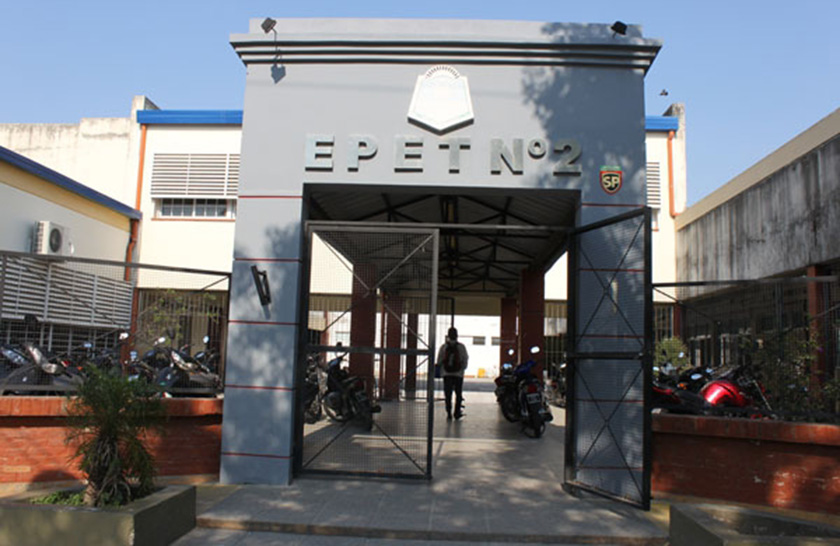 En la EPET Nº 2 los alumnos del séptimo año producen alcohol en gel