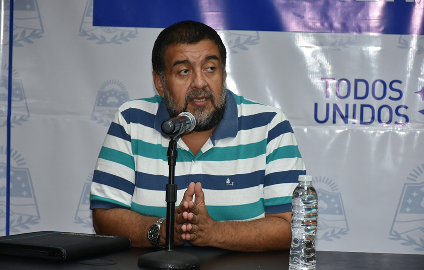 González: “Ayer había niños y adultos jugando al fútbol, estas no son vacaciones”