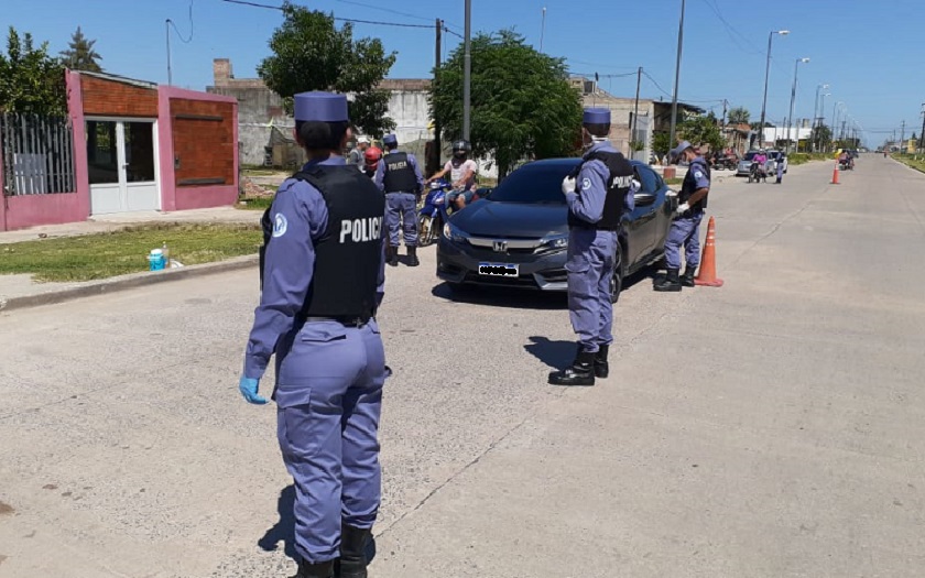 La policía detuvo a un hombre que pretendió burlar un control con documentación adulterada