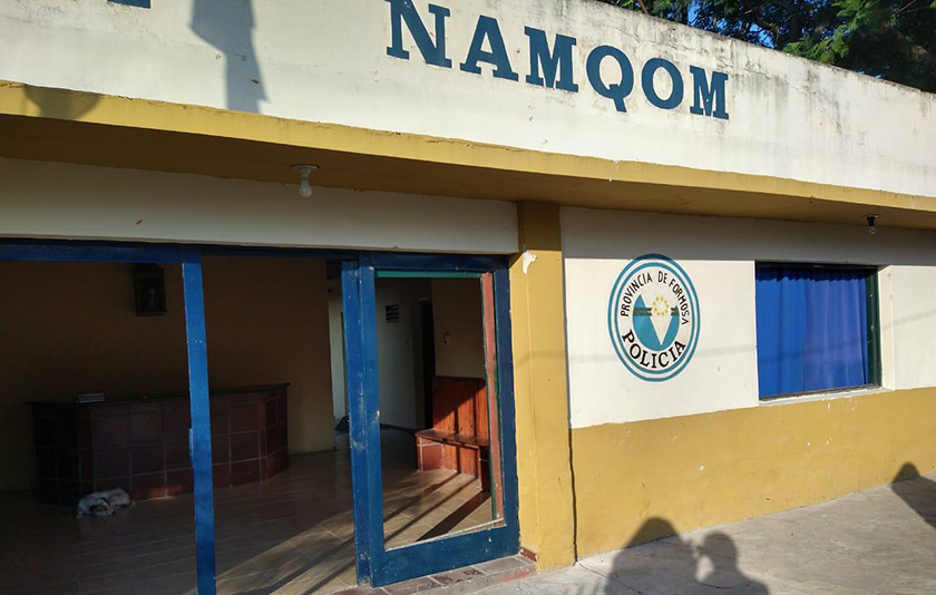 Namqom: Manifestantes provocan destrozos en comisaría y lesionan a tres agentes policiales