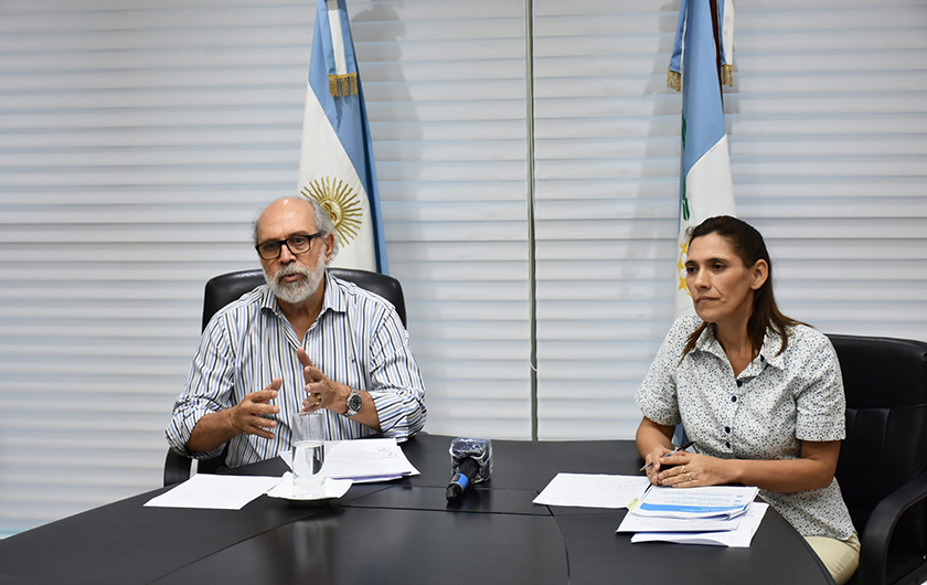 El gobernador decretó un extra para las Tarjetas Sociales y la suspensión del corte de luz y agua