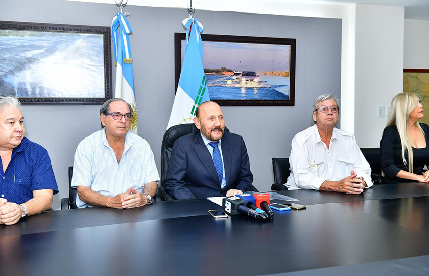 Insfrán otorgó un incremento del 15% en los haberes de los estatales