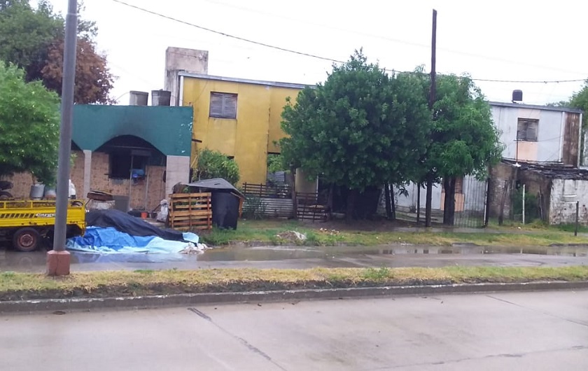Una mujer fue aprehendida por atacar y lesionar a un hombre con una botella de vidrio