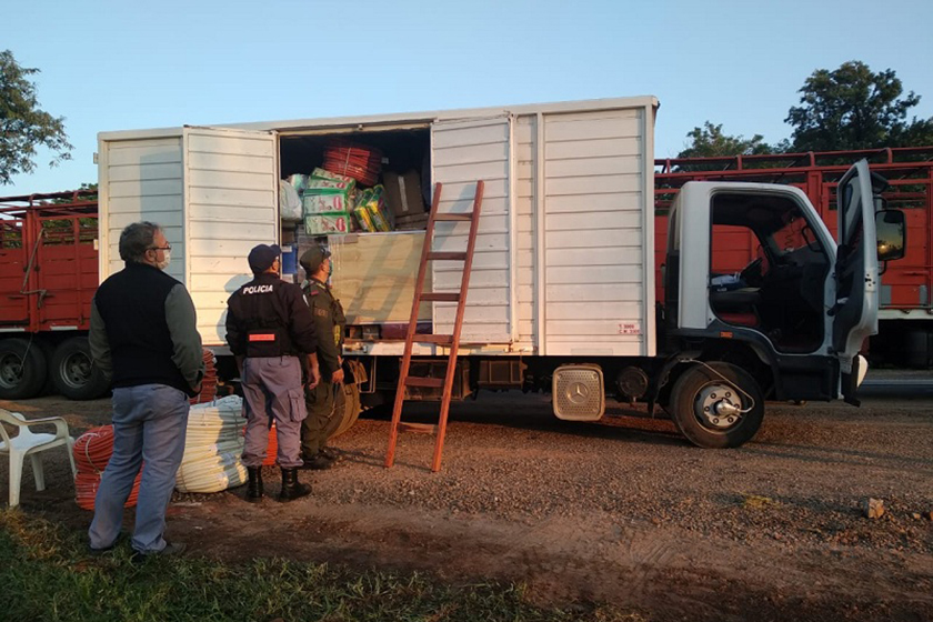 Hombre detenido por intentar ingresar escondido en camión