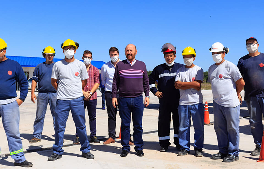 Insfrán recorrió Planta de fraccionamiento y envasado de gases medicinales e industriales