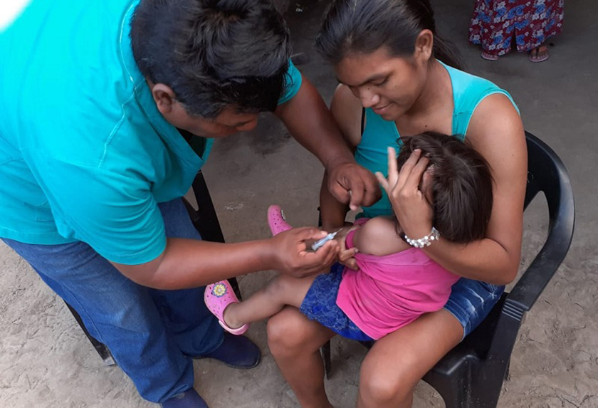 Niños entre 6 y 24 meses reciben la dosis antigripal en sus propias casas
