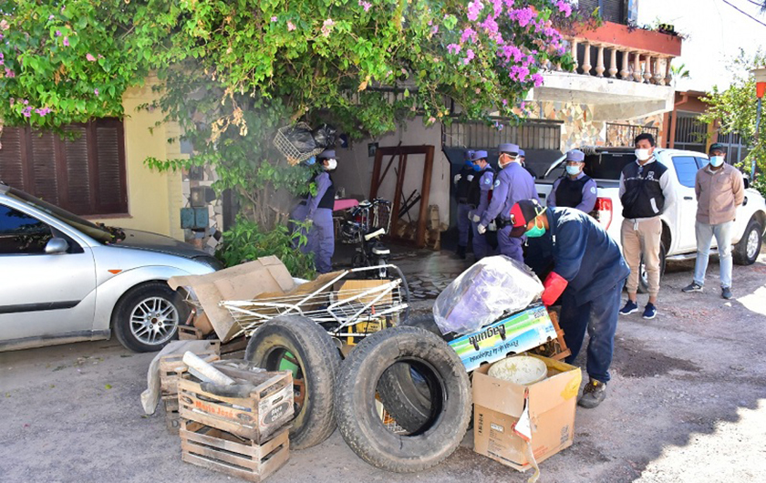 BARRIO FLEMING: La Policía debió ingresar a un domicilio cuyo propietario se negaba a la fumigación