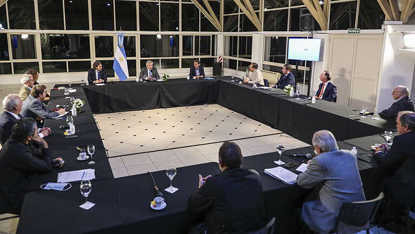 El Presidente recibe a los gobernadores para anunciar la negociación de la deuda