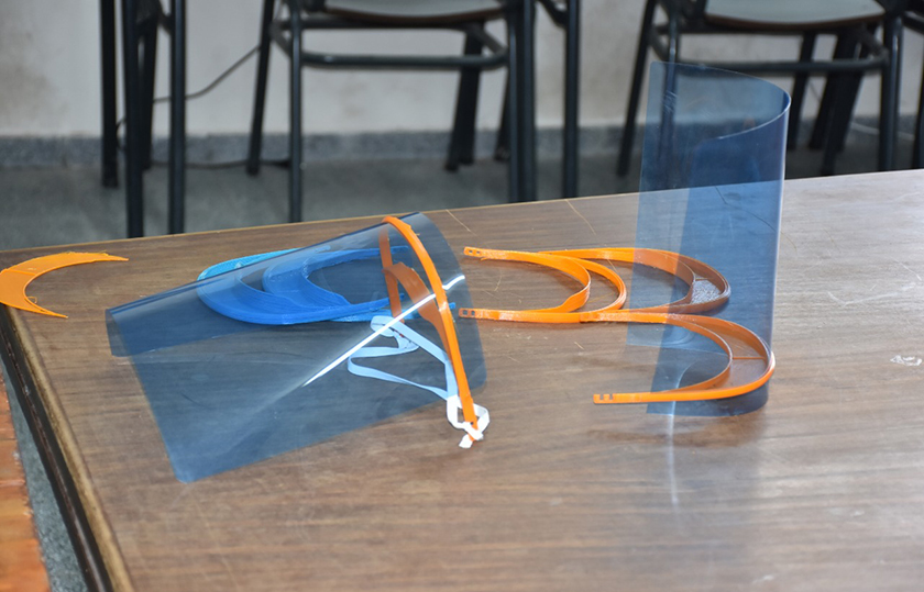 Continúa la fabricación de máscaras faciales con impresoras 3D