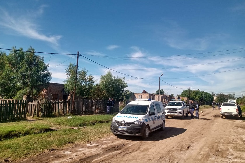 Pirane. La Policía allanó una vivienda del barrio La Esperanza y secuestró armas de fuego. Se detuvo a dos personas.