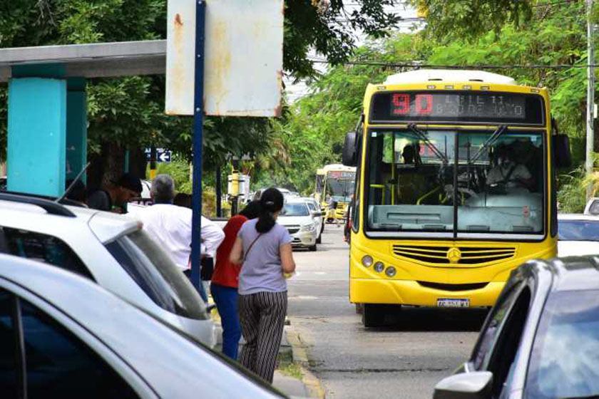 Circularán más colectivos los días de reuniones familiares y los menores podrán viajar con los padres