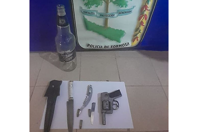 La Policía secuestró un revolver, arma blanca y detuvo a dos sujetos por desorden