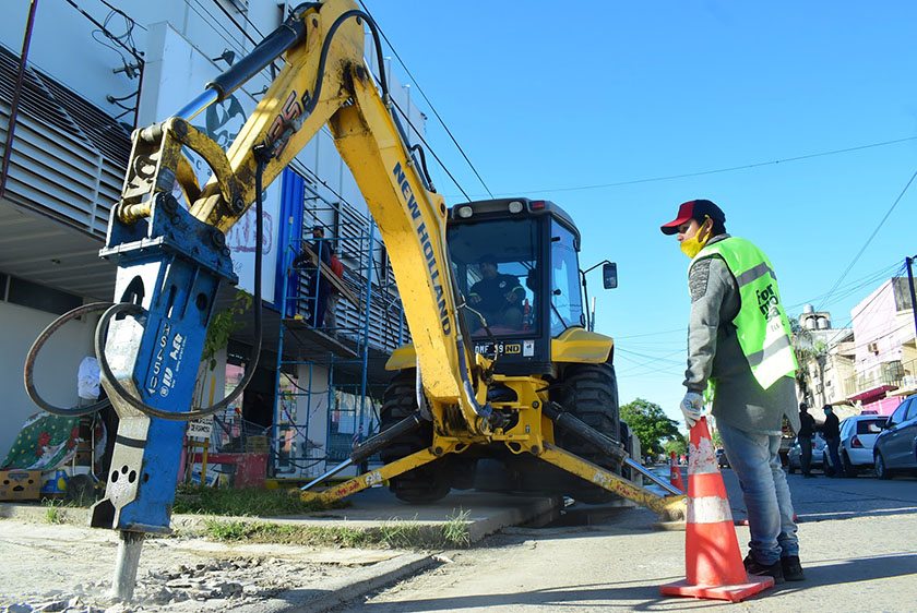 El plan de bacheo y sellado de juntas y fisuras continúa en diferentes sectores de la ciudad