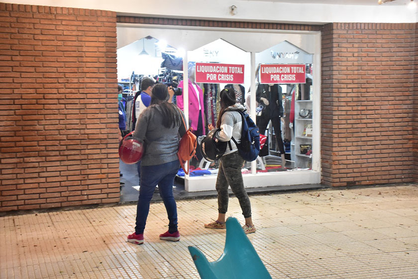 Comercio minorista: poco movimiento de gente en el centro de la ciudad