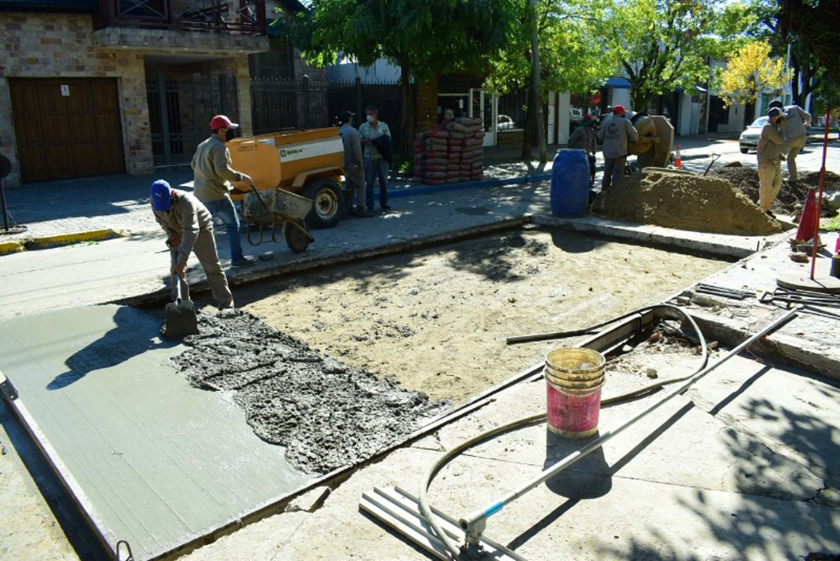 Continúa el plan de bacheo y sellado de juntas y fisuras en la ciudad