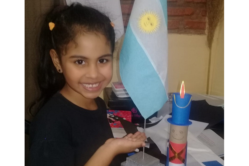 Felicitan a docente por su dedicación y empeño