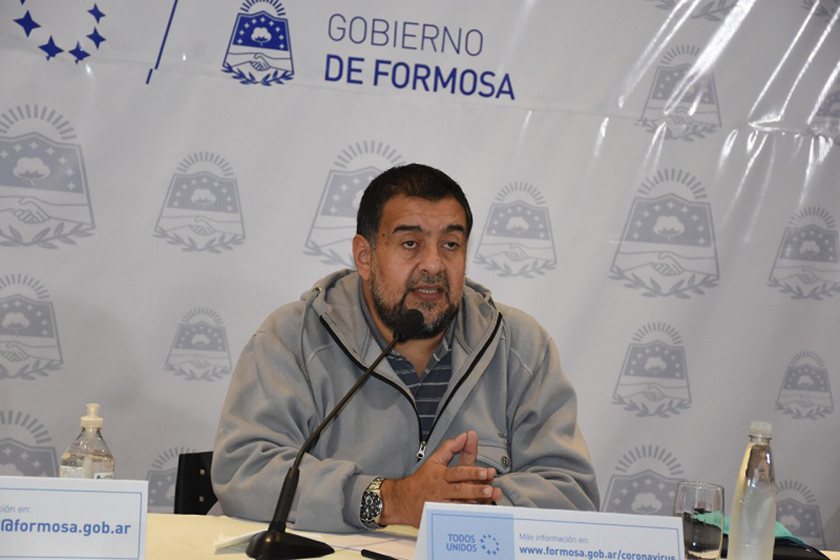 González confirmó que este viernes harán hisopado a todas las personas que viajaron con la médica