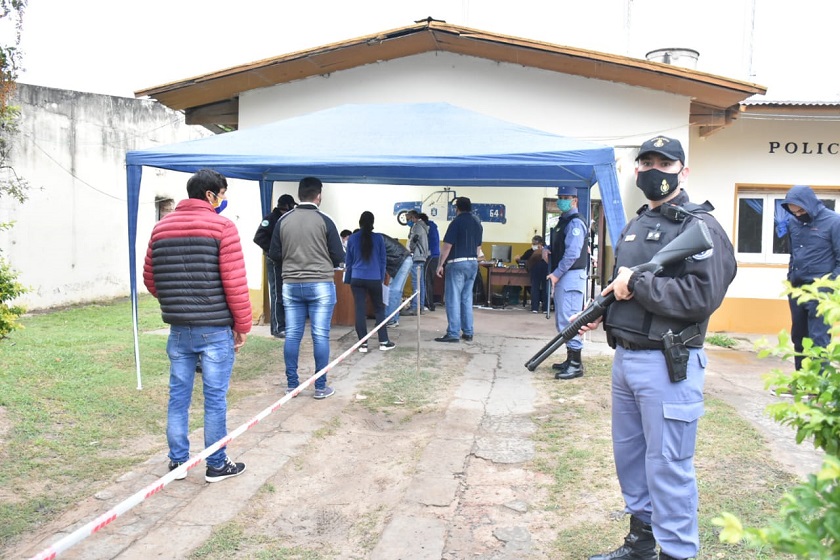 Pese a la lluvia, se desarrolló con normalidad el pago del IFE 2 en Laguna Naineck