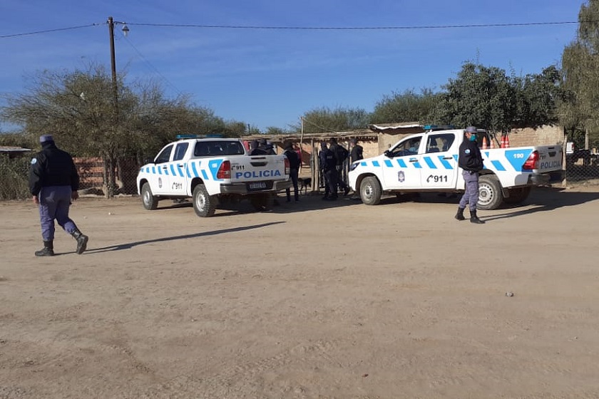 Dos sujetos evadieron un control, amenazaron con armas de fuego a policías y terminaron detenidos