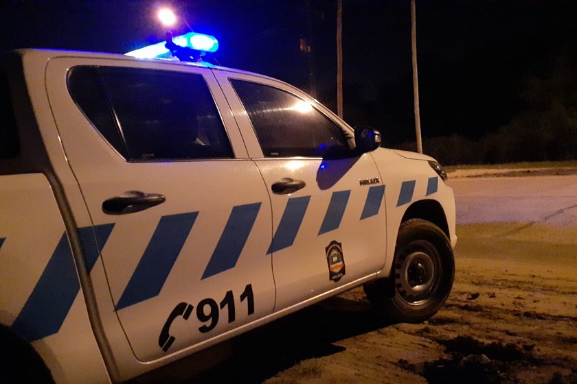 Un desorden entre vecinos terminó con un policía lesionado y un móvil dañado en el Antenor Gauna