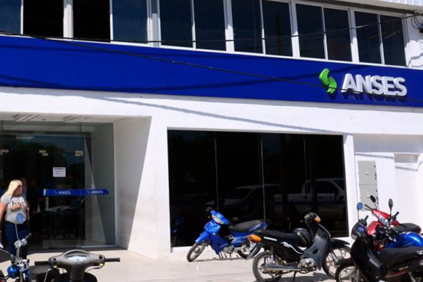 Suspenden descuentos de las cuotas de julio y agosto de los créditos ANSES