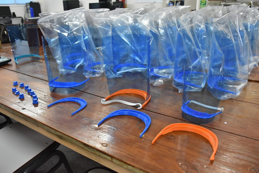 La EPET N10 confeccionó mascarillas y las entregó a Comunicación Social