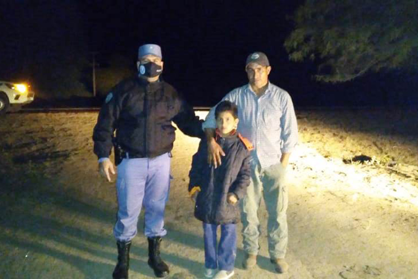 Las Lomitas: la Policía encontró a un niño de 8 años que se perdió en una zona rural