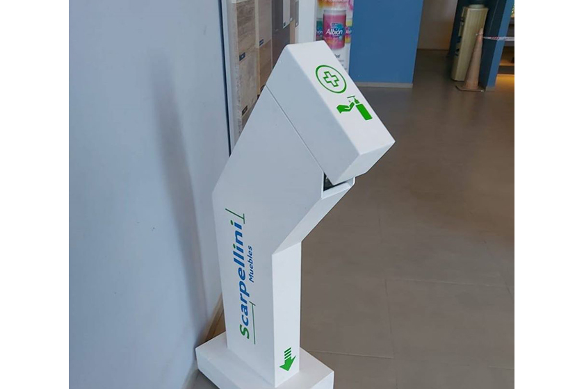 Formosa: crean un dispenser mecánico de alcohol en gel