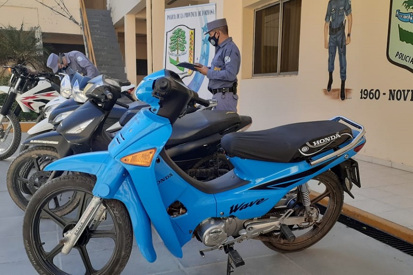 La Policía secuestró cinco motocicletas y aprehendió a 8 jóvenes por poner en riesgo la seguridad del tránsito