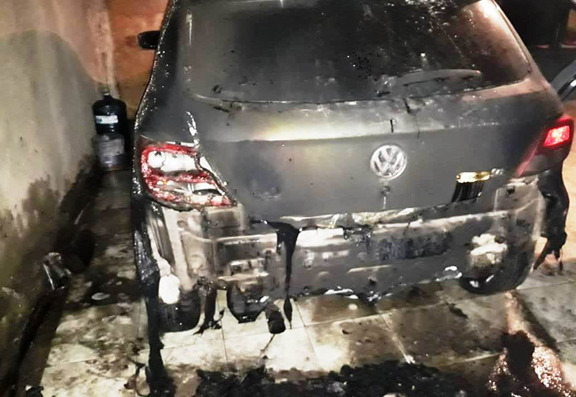 La Policía investiga el incendio de dos automóviles