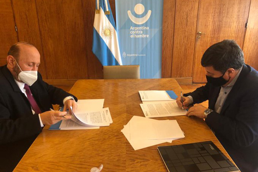 El gobernador Insfrán y el ministro Arroyo firmaron convenio de inclusión socio-productiva