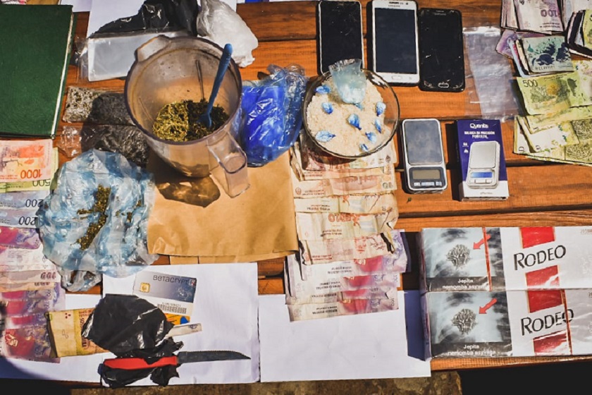 Tres personas fueron detenidas por presunta comercialización de drogas