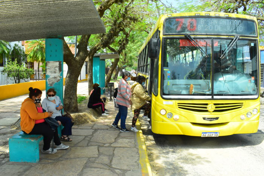 Extienden el horario de circulación del transporte público e incorporan más unidades
