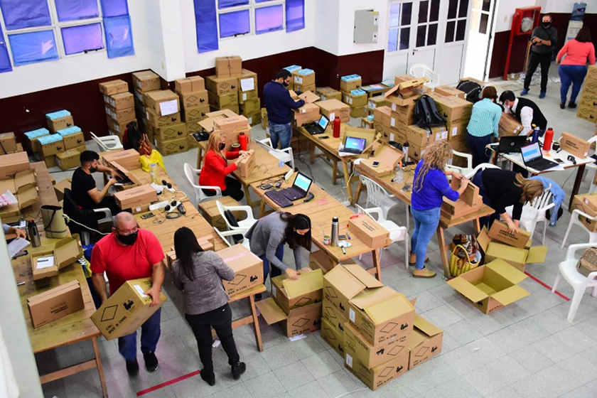 Formosa recibió equipamientos tecnológicos que serán distribuidos en las escuelas secundarias