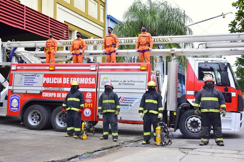 El gobernador Gildo Insfrán saludó al Cuerpo de Bomberos en su 73º aniversario