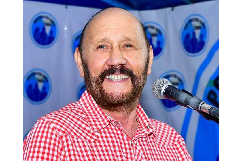 Frente a los ataques, reivindican la figura del gobernador Insfrán