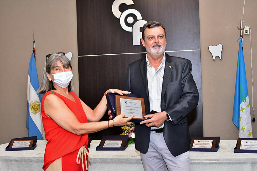 Reconocimiento a odontólogos con 25 años de servicio