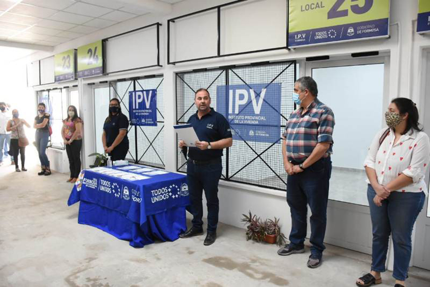 El IPV entregó un módulo comercial totalmente refaccionado a los vecinos reubicados