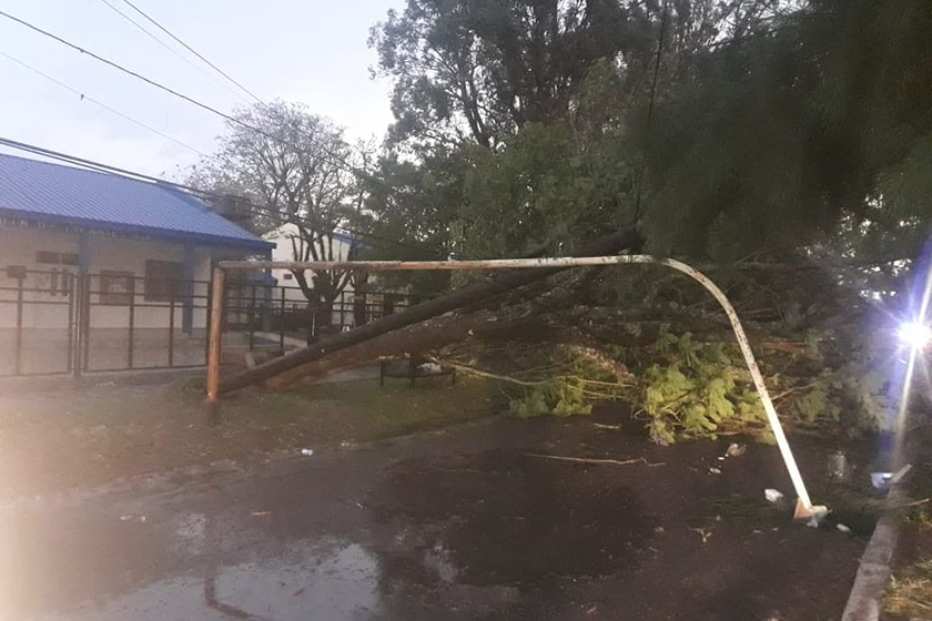 Un fuerte temporal en Villa Escolar dejó importantes daños materiales