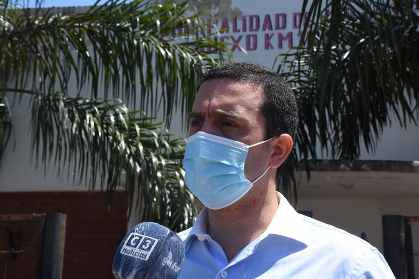 Solís visitó escuelas y dialogó con las distintas comunidades educativas