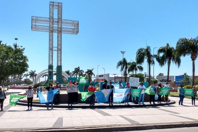 Gremio de trabajadores municipales realizó una barrera humana imaginaria en defensa del Status Sanitario