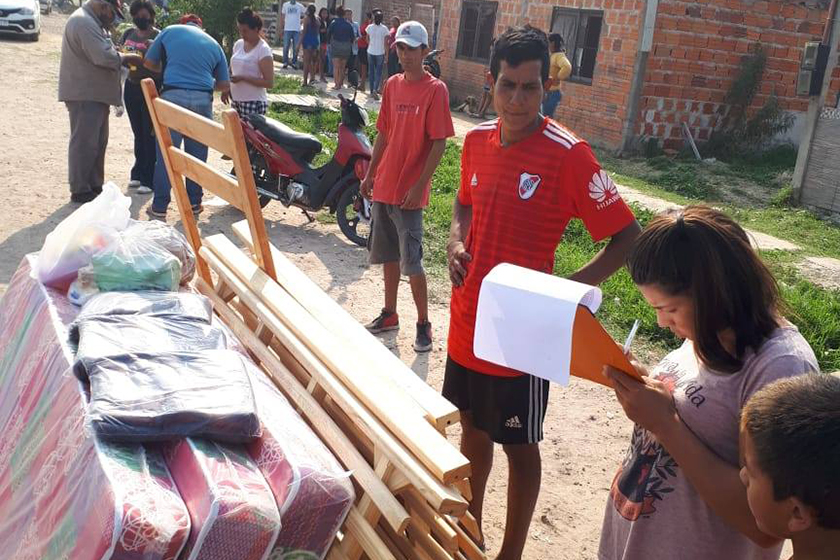 El Ministerio de la Comunidad asistió a las cinco familias afectadas por un incendio en el barrio El Porvenir