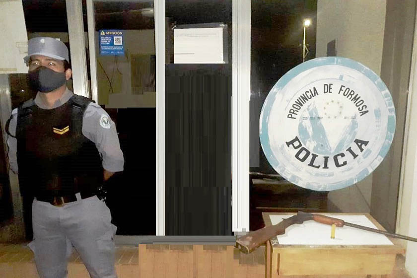 Amenazó de muerte a un hombre que estaba con su esposa y dos niños, además realizó disparos con escopeta